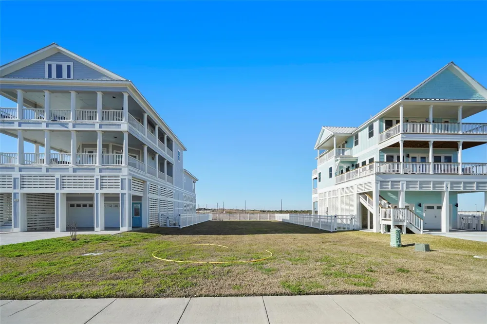 16 Grand Beach Boulevard Galveston, TX 77550