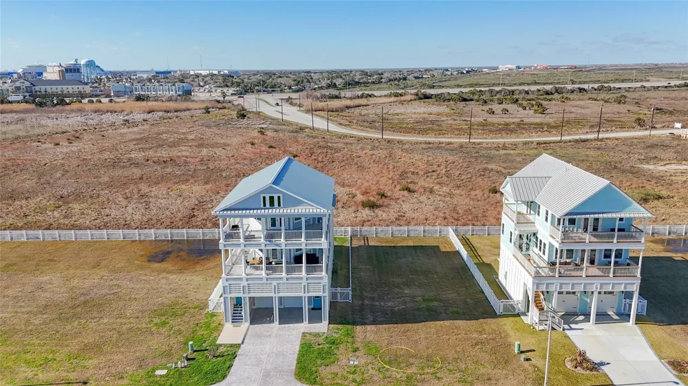 16 Grand Beach Boulevard Galveston, TX 77550