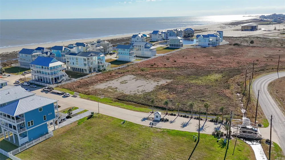 16 Grand Beach Boulevard Galveston, TX 77550
