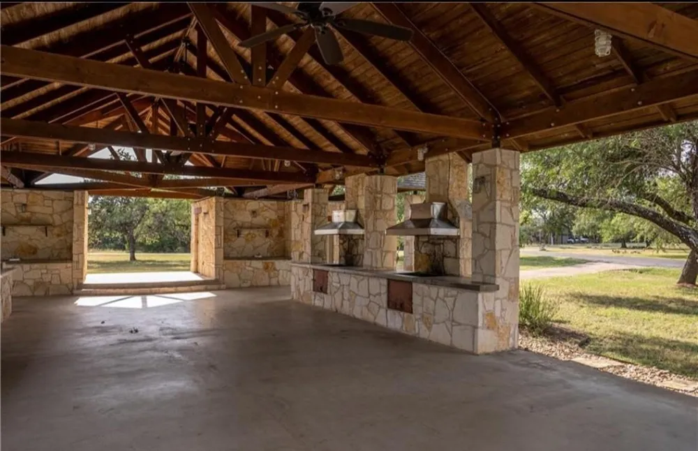 1033 Coventry Road Spicewood, TX 78669
