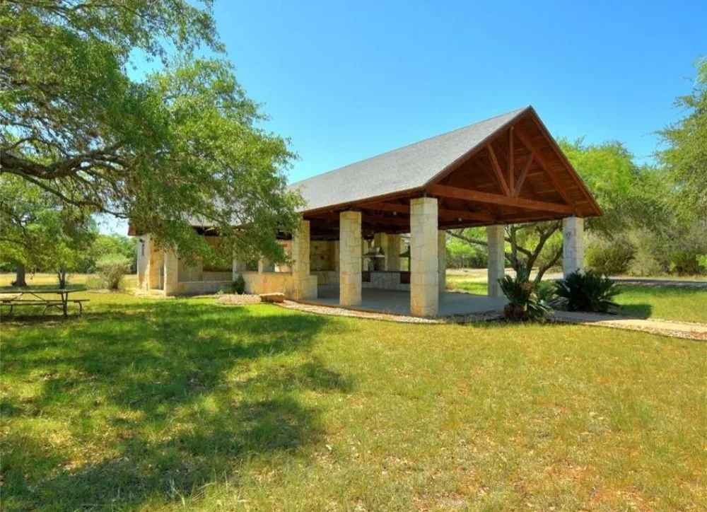 1033 Coventry Road Spicewood, TX 78669