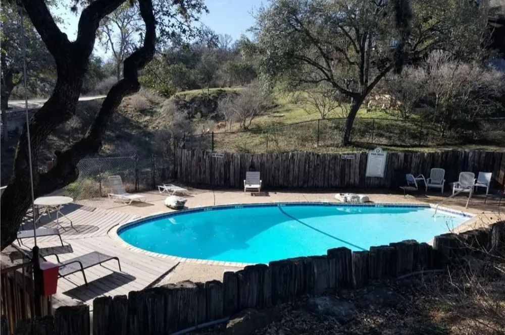 1033 Coventry Road Spicewood, TX 78669