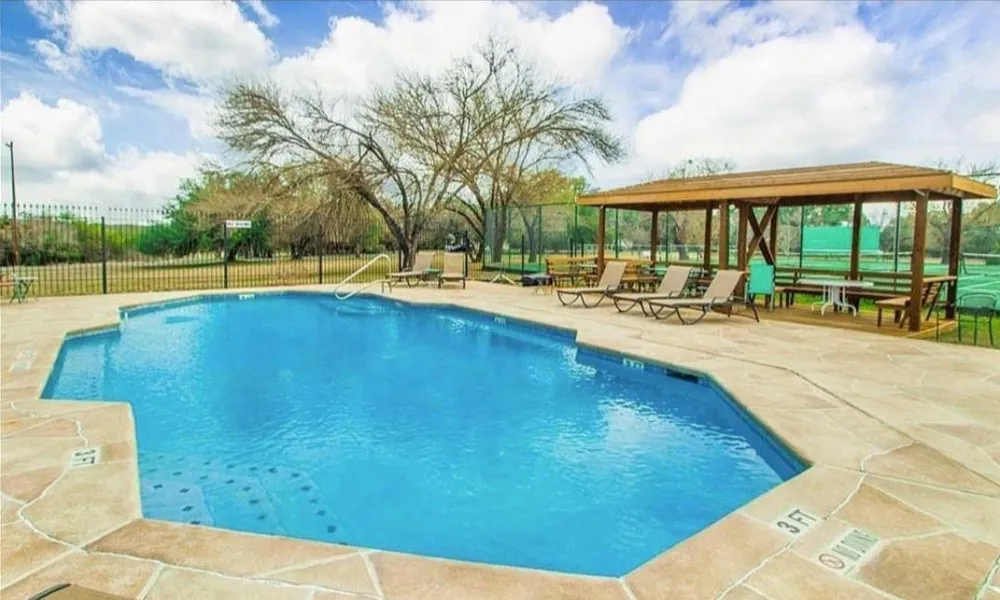 1033 Coventry Road Spicewood, TX 78669