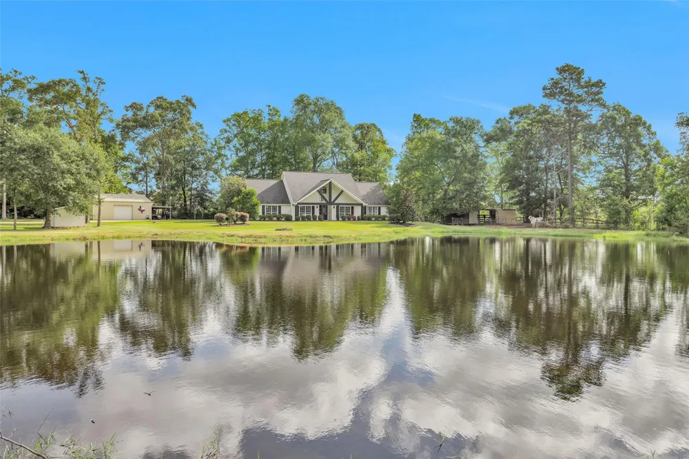 10810 Farrell Road Willis, TX 77378