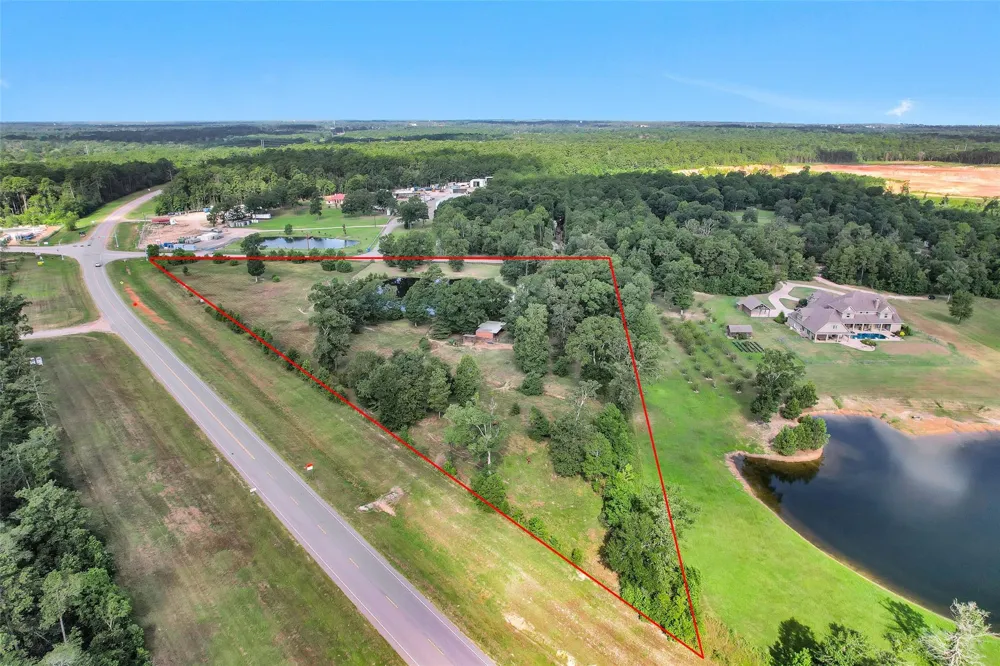 10810 Farrell Road Willis, TX 77378