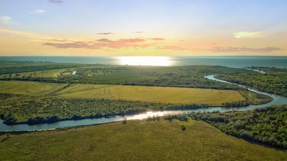 Gau Rd/Bayou Ave Anahuac, TX 77514
