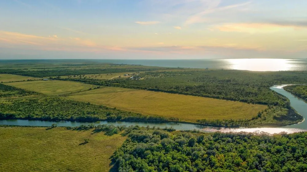Gau Rd/Bayou Ave Anahuac, TX 77514
