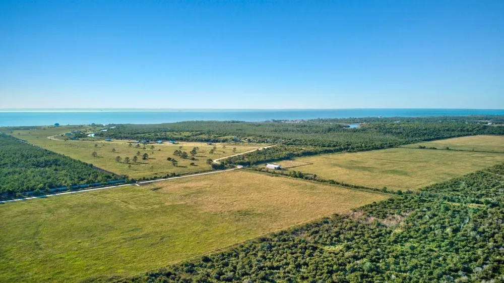 Gau Rd/Bayou Ave Anahuac, TX 77514