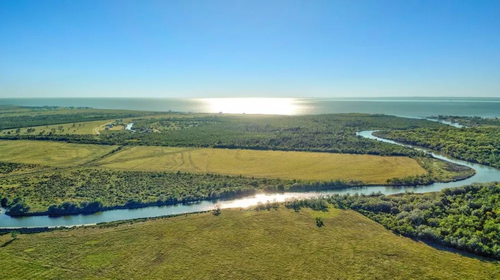 Gau Rd/Bayou Ave Anahuac, TX 77514