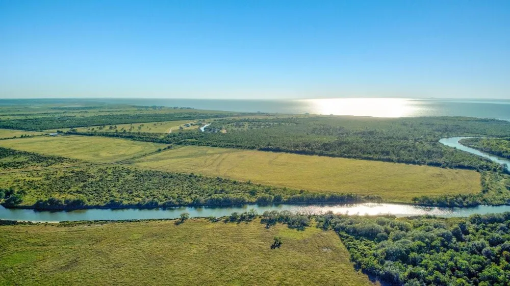Gau Rd/Bayou Ave Anahuac, TX 77514