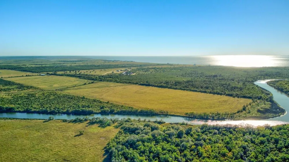 Gau Rd/Bayou Ave Anahuac, TX 77514