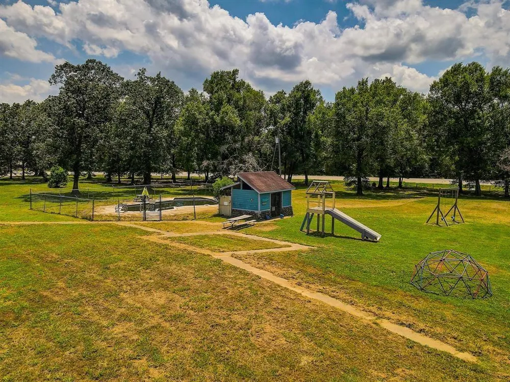 431 Parkpine Street Livingston, TX 77351