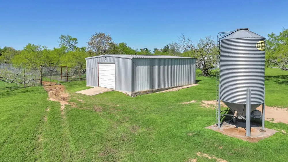 1692 E Highway 79 Rockdale, TX 76567