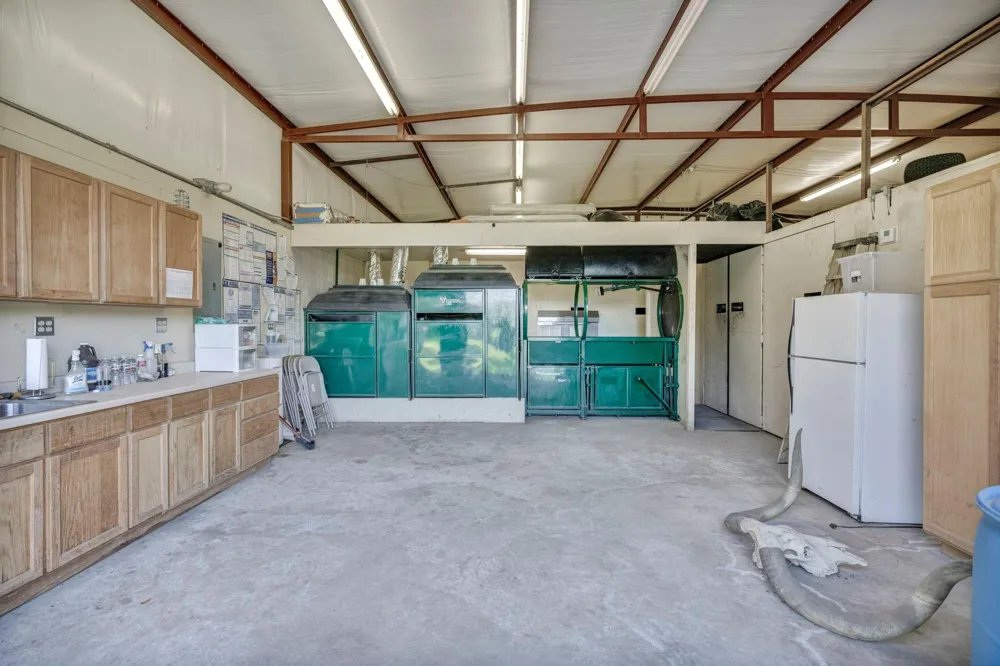 1692 E Highway 79 Rockdale, TX 76567