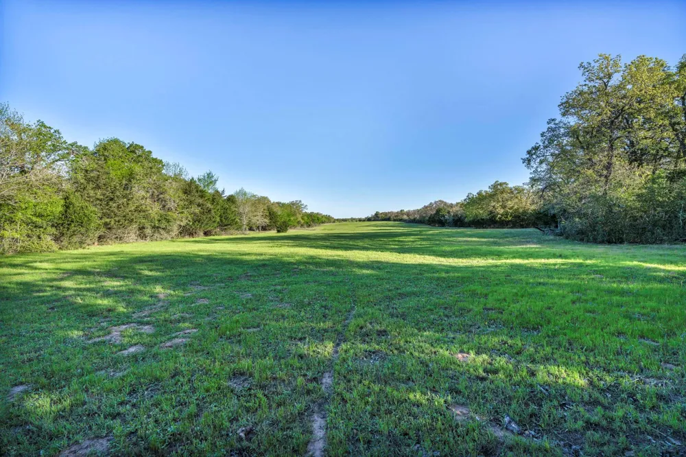 1692 E Highway 79 Rockdale, TX 76567