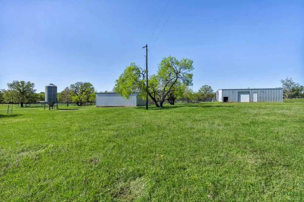 1692 E Highway 79 Rockdale, TX 76567