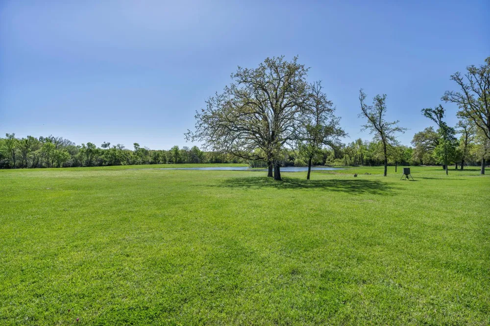 1692 E Highway 79 Rockdale, TX 76567