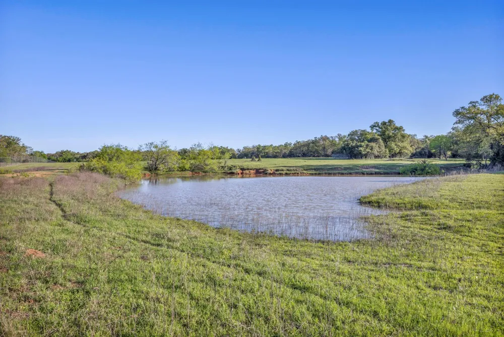 1692 E Highway 79 Rockdale, TX 76567