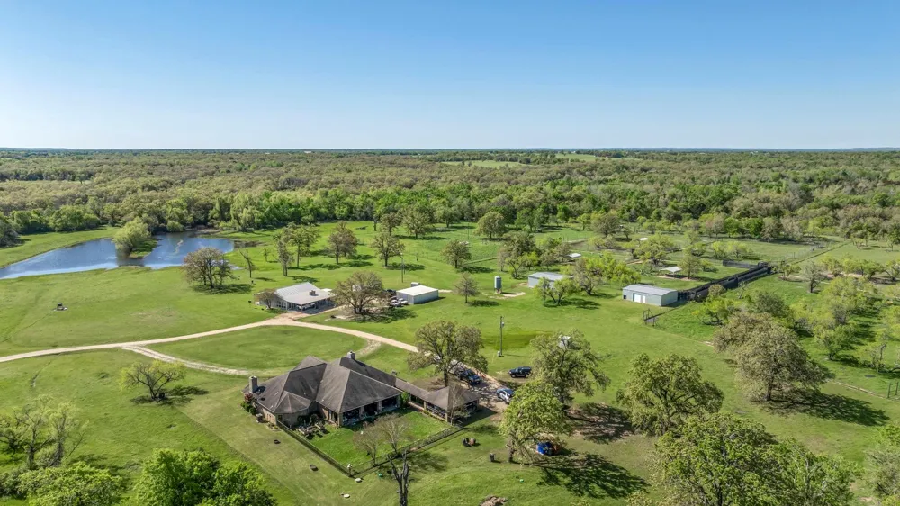 1692 E Highway 79 Rockdale, TX 76567