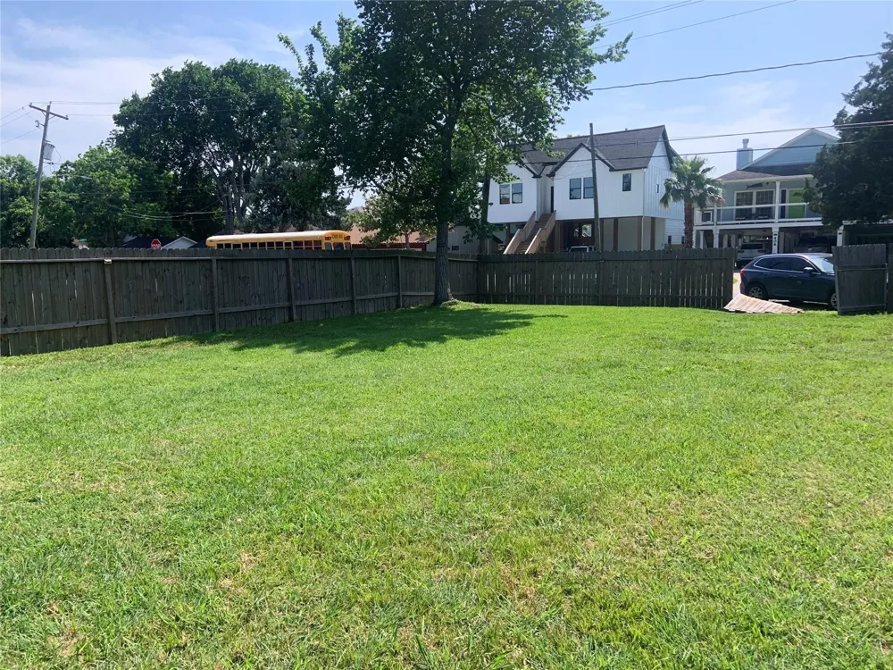411 Lakeside Drive Kemah, TX 77565
