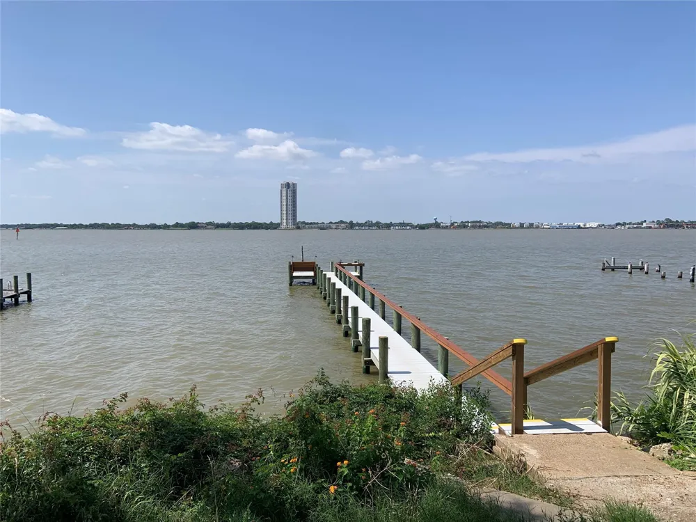411 Lakeside Drive Kemah, TX 77565
