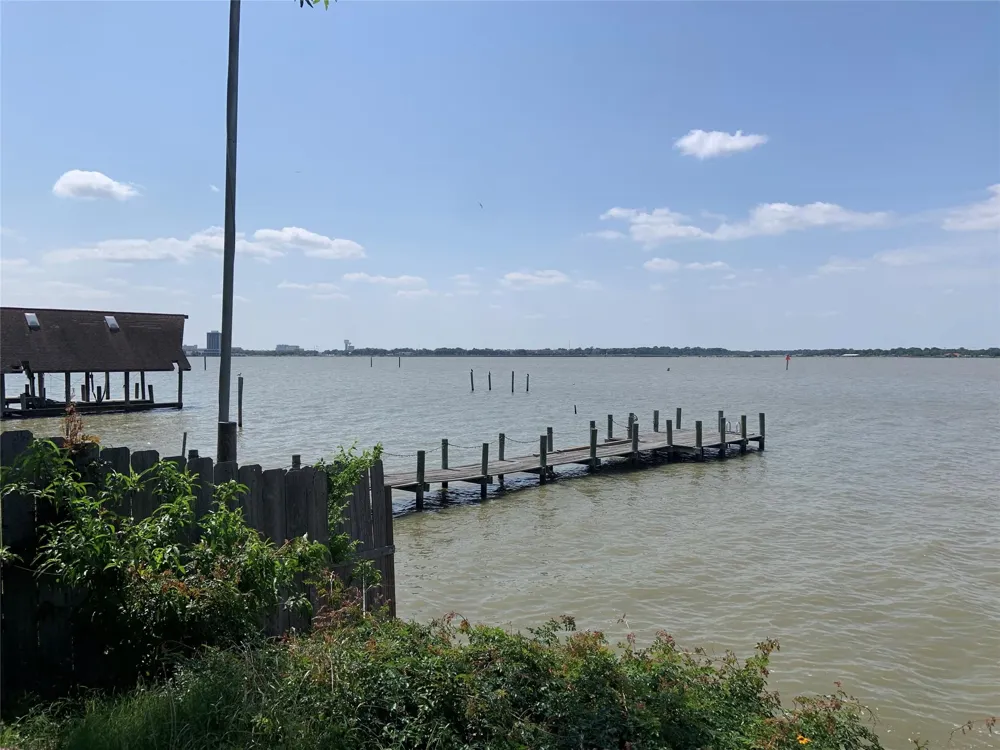 411 Lakeside Drive Kemah, TX 77565