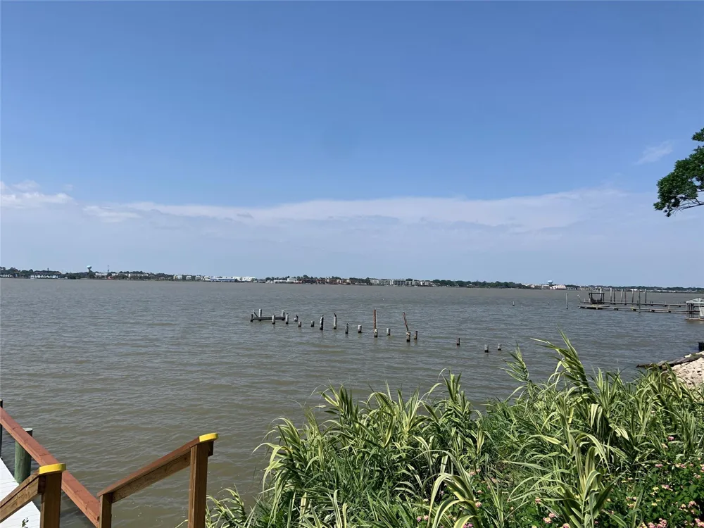411 Lakeside Drive Kemah, TX 77565