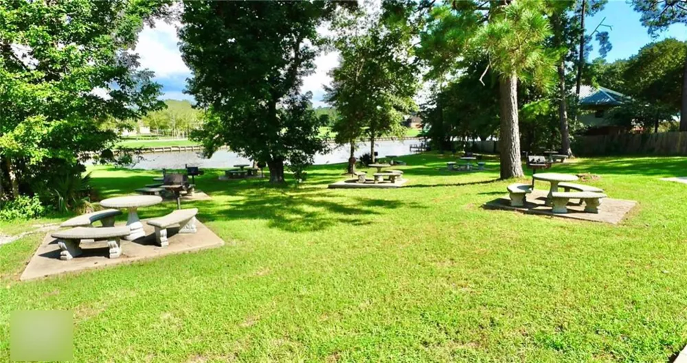 15 Oakwood Lane Huntsville, TX 77340