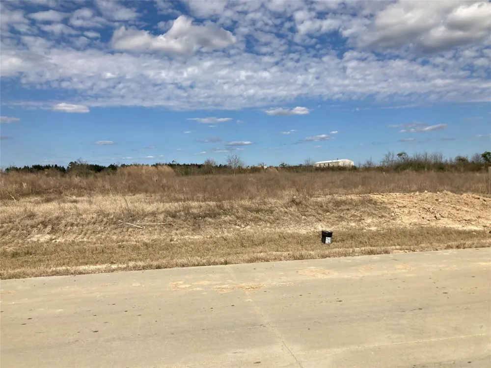 1033 Road 5601 Cleveland, TX 77327
