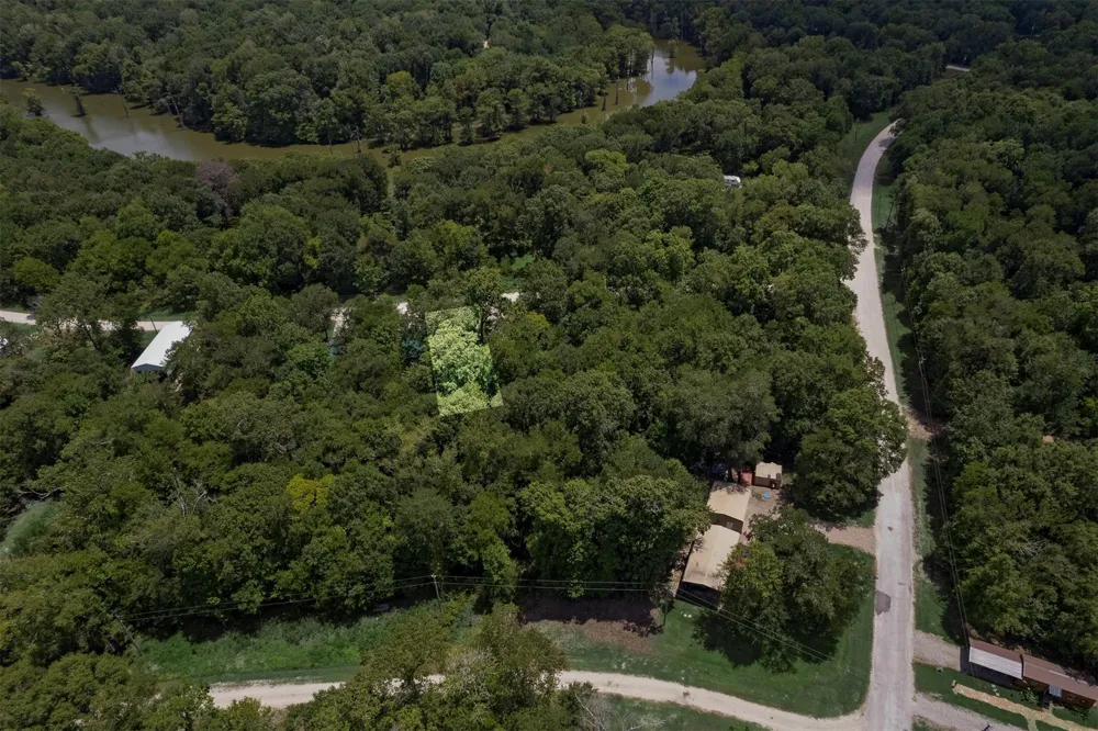 61 Shoreline Drive Cleveland, TX 77327