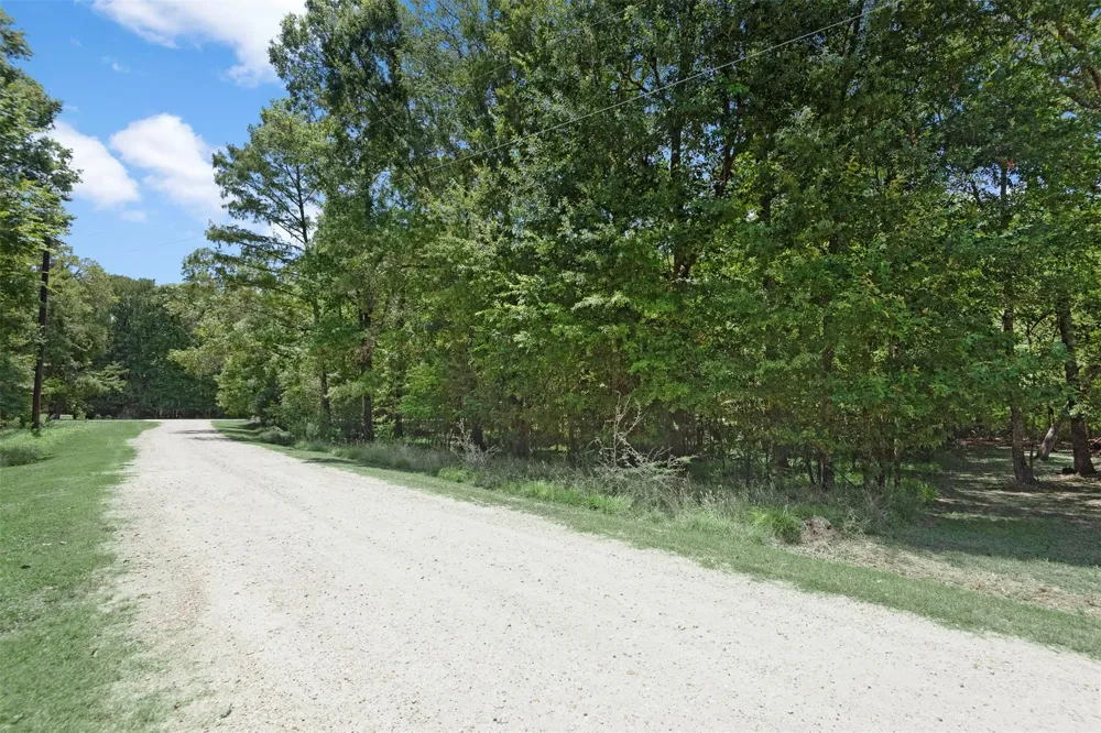 61 Shoreline Drive Cleveland, TX 77327