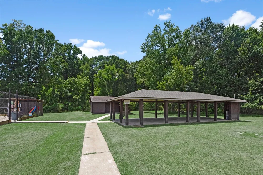 61 Shoreline Drive Cleveland, TX 77327