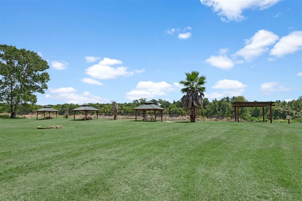 61 Shoreline Drive Cleveland, TX 77327