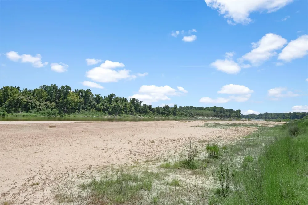 61 Shoreline Drive Cleveland, TX 77327