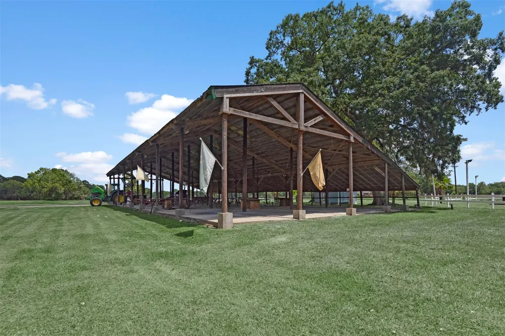 61 Shoreline Drive Cleveland, TX 77327