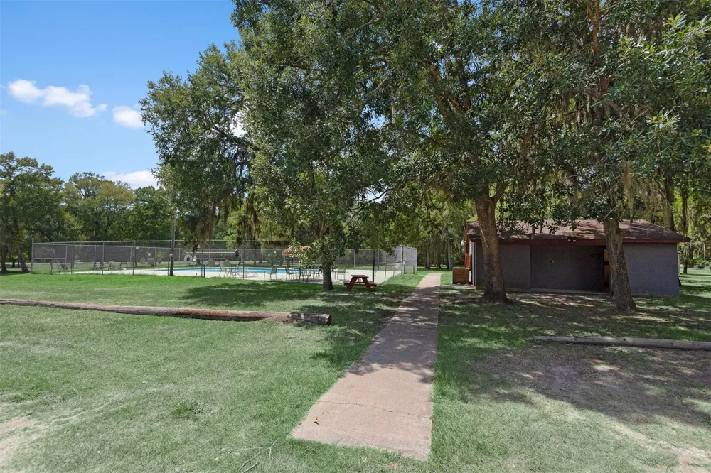 61 Shoreline Drive Cleveland, TX 77327