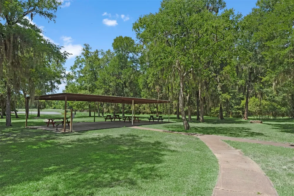 61 Shoreline Drive Cleveland, TX 77327