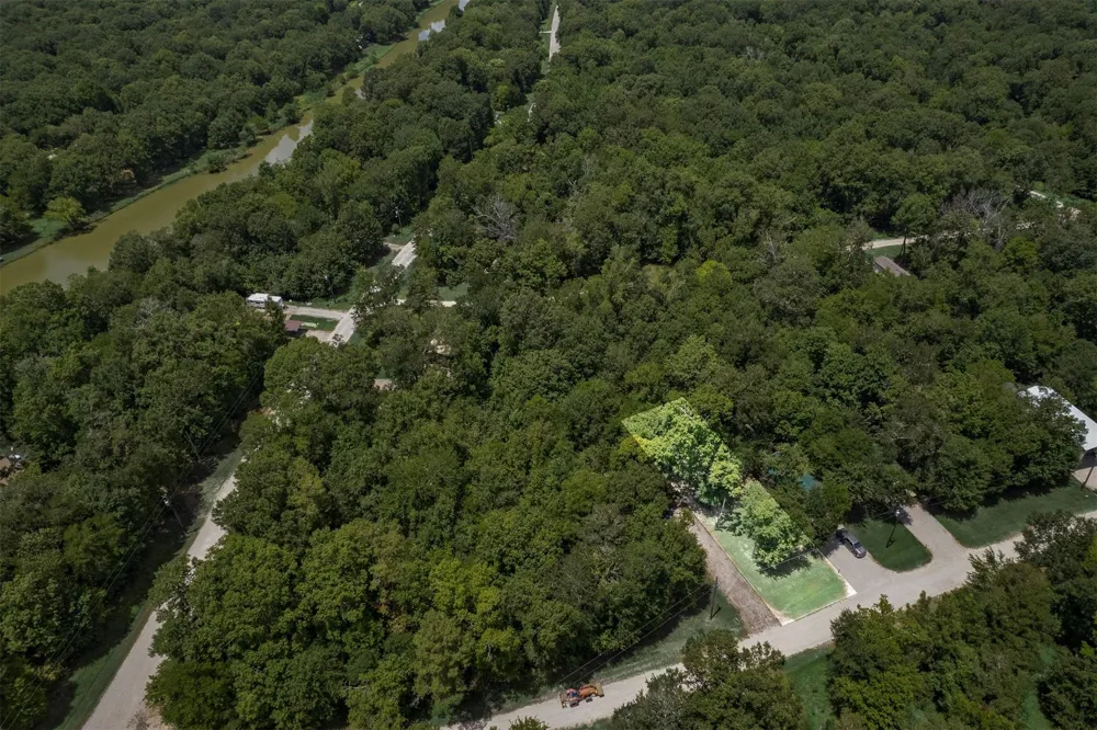 61 Shoreline Drive Cleveland, TX 77327