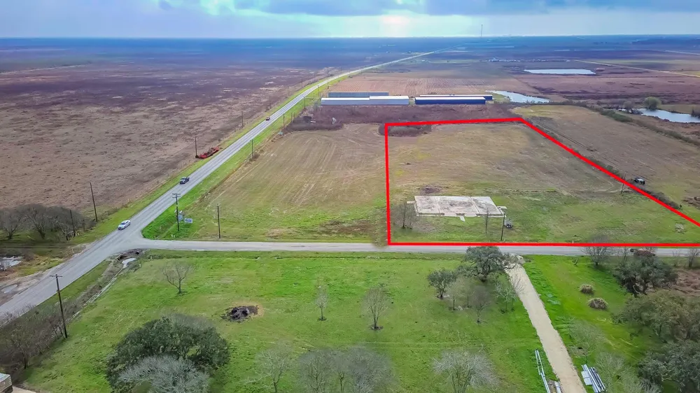 61 County Road 285 Socha Drive Sargent, TX 77414