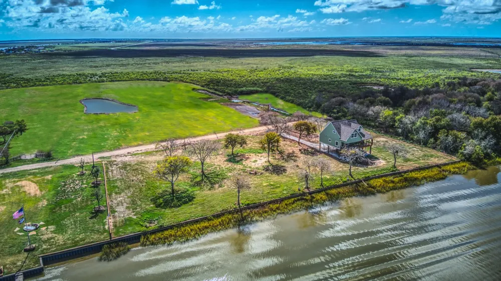 5616 County Road 469 Brazoria, TX 77422