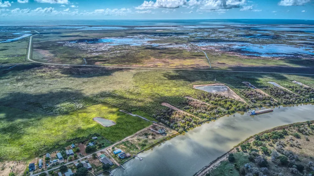 5620 County Road 469 Brazoria, TX 77422