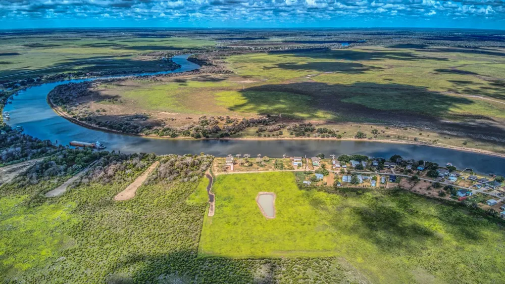 5620 County Road 469 Brazoria, TX 77422