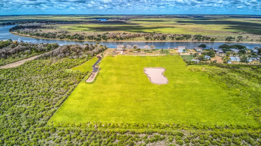 5620 County Road 469 Brazoria, TX 77422