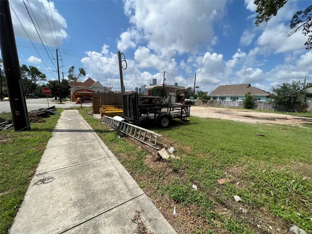 Everett Street Houston, TX 77009