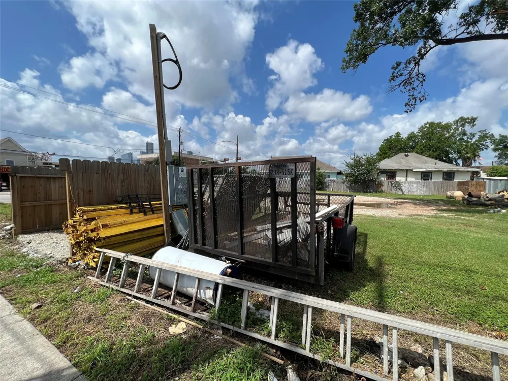 Everett Street Houston, TX 77009