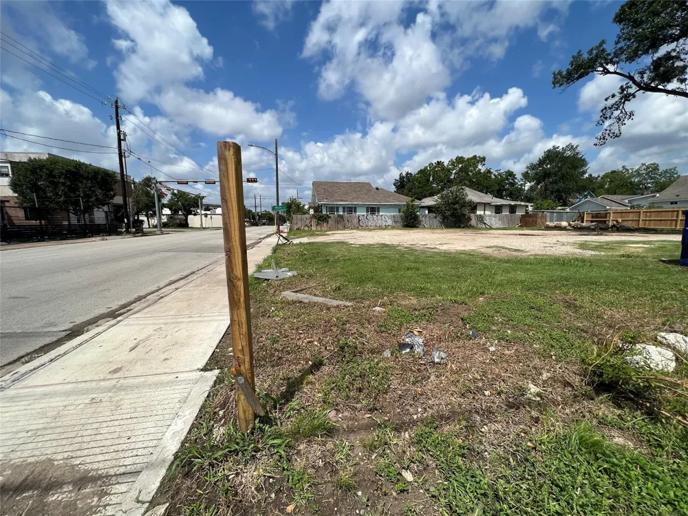 Everett Street Houston, TX 77009