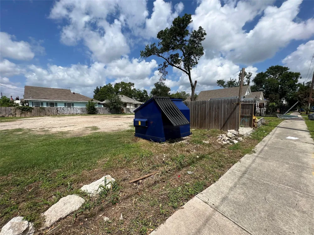 Everett Street Houston, TX 77009