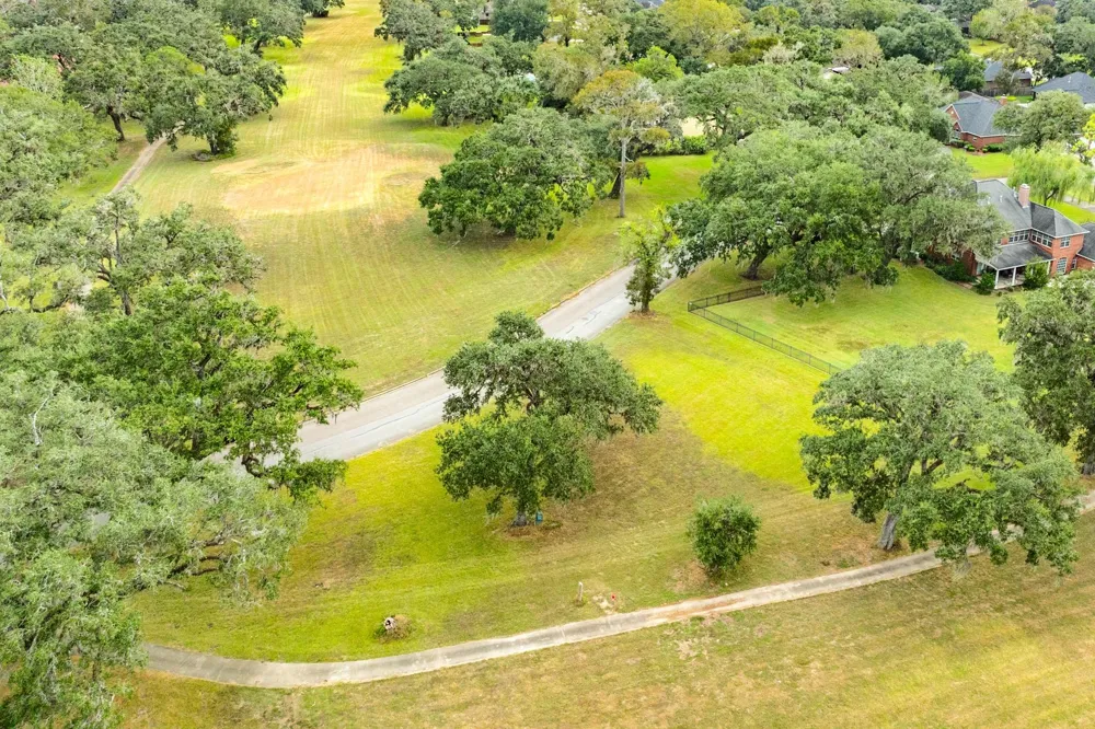 2268 Sunset Oaks Drive West Columbia, TX 77486
