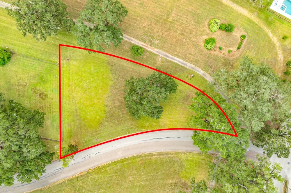 2268 Sunset Oaks Drive West Columbia, TX 77486