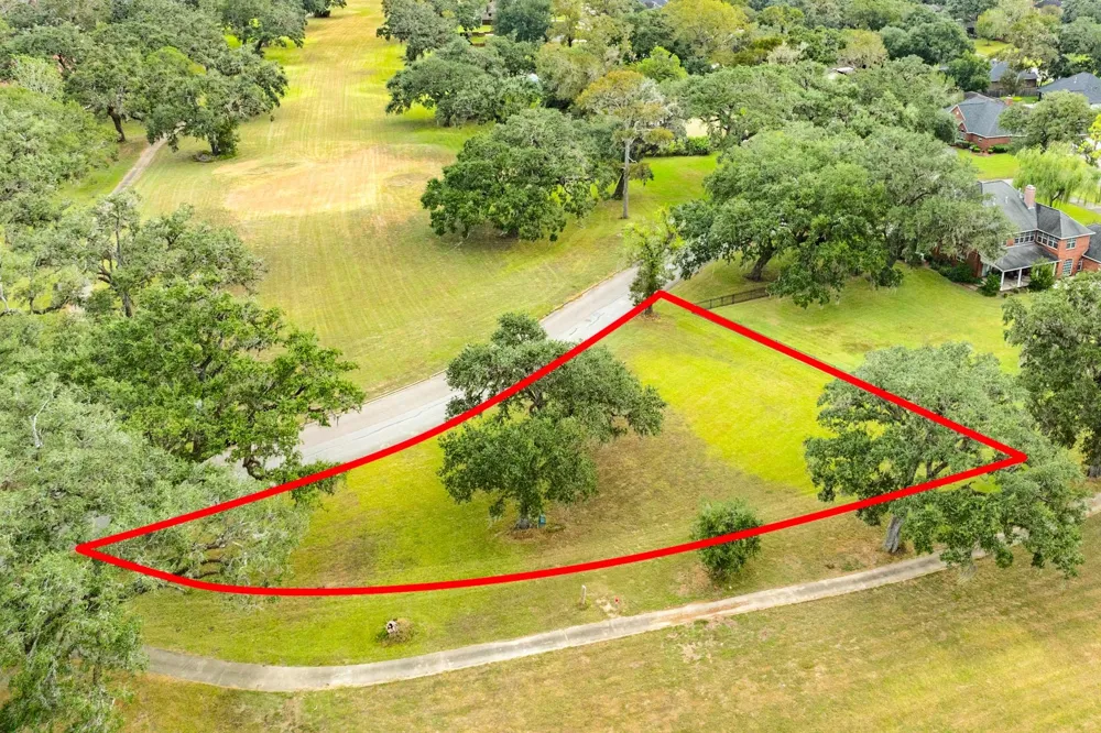 2268 Sunset Oaks Drive West Columbia, TX 77486